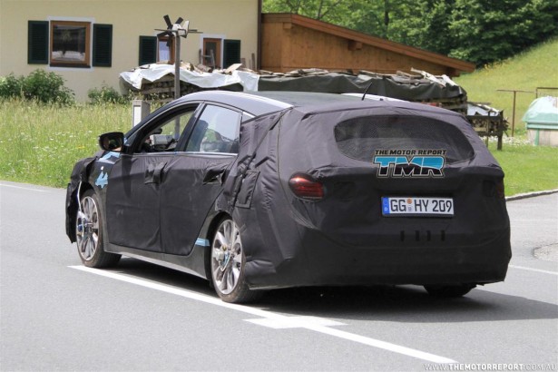 2011_hyundai_i45_wagon_spy_photos_spy_shots_04-4c1599158bd3c-615x350.jpg