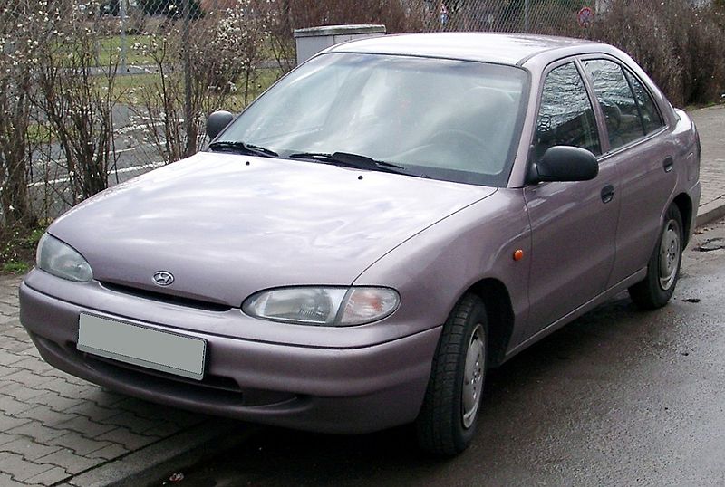 800px-Hyundai_Accent_front_20080111o.jpg