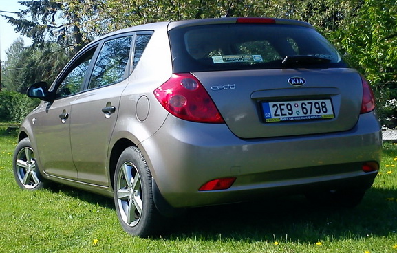 Ceed02mensi.JPG