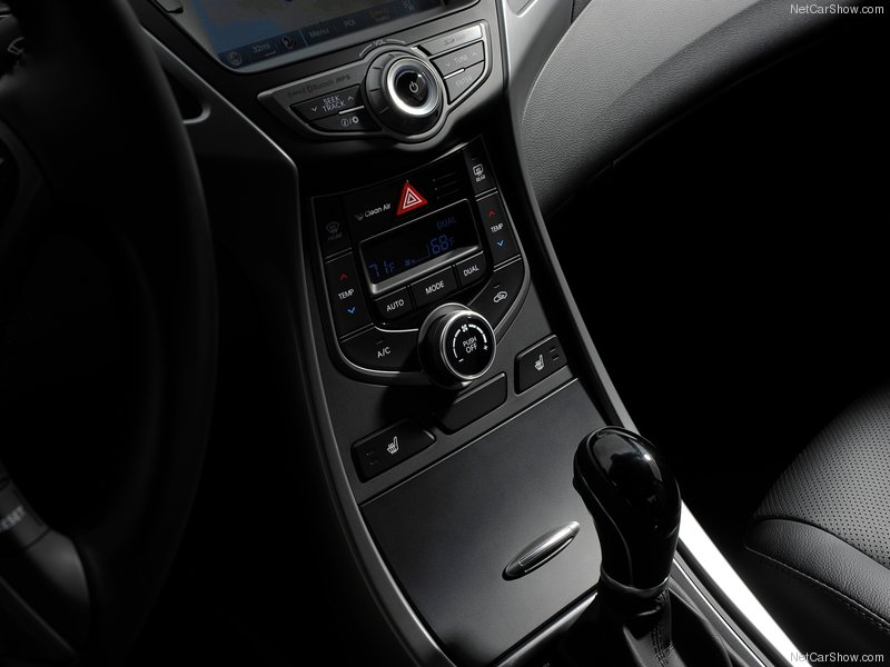 Hyundai-Elantra_Sedan_2014_800x600_wallpaper_1e.jpg