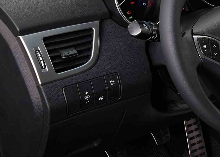 Hyundai-i30-interior.jpg