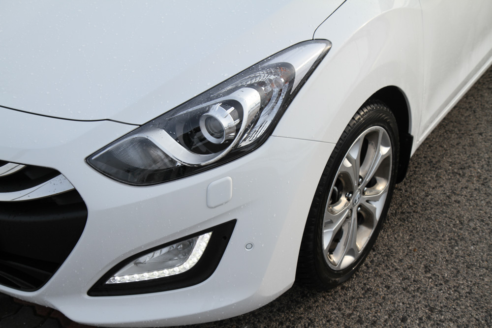 i30cw-headlight.jpg