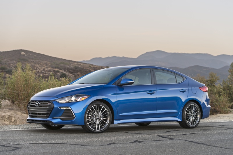 2017-hyundai-elantra_100579296_h.jpg