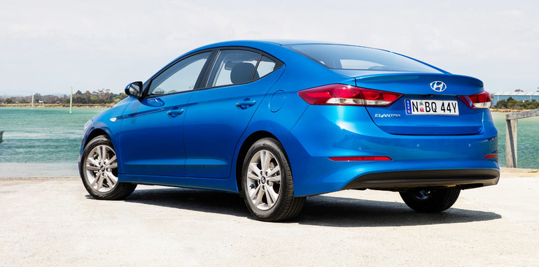 2016_hyundai_elantra_australia_01_active_06.jpg