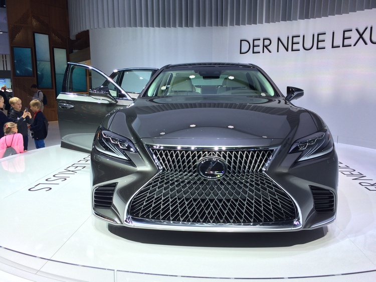 Lexus.JPG