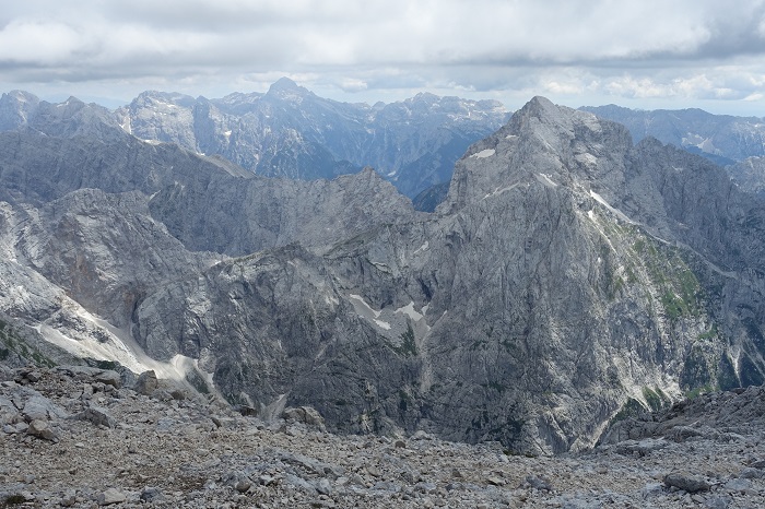 výhled z Mangartu na Jalovec a Triglav v pozadí