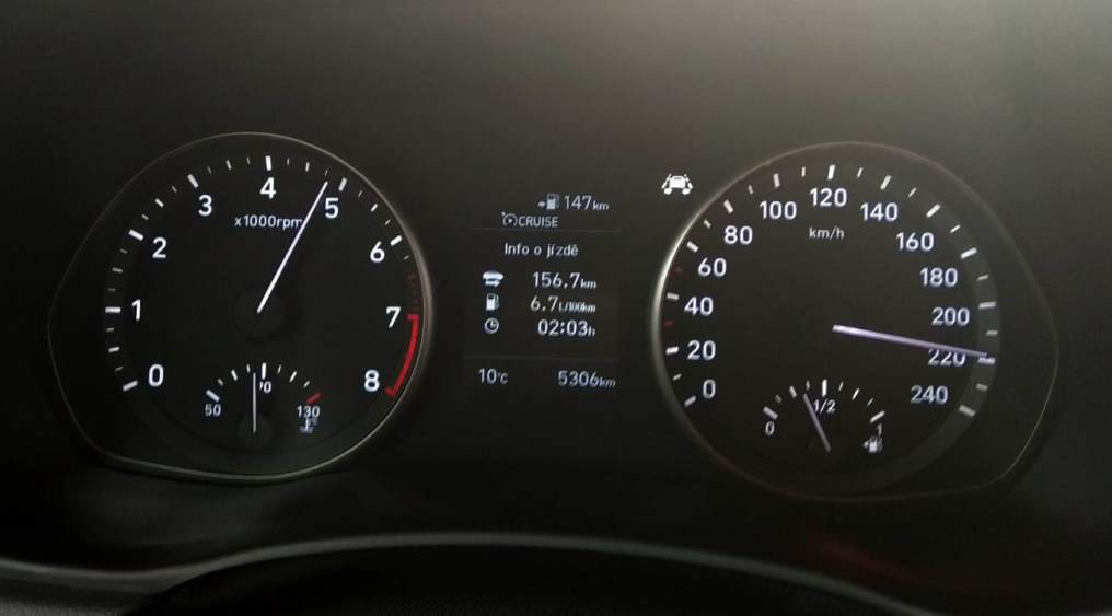 Hyundai i30 Fastback 092.jpg