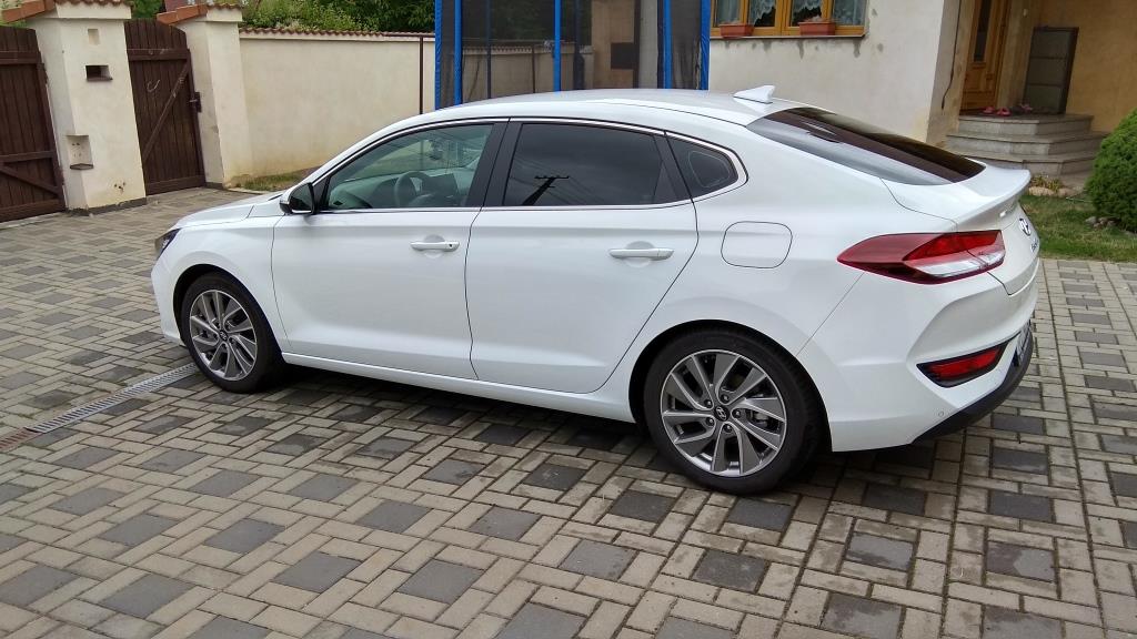 Hyundai i30 Fastback 107.jpg