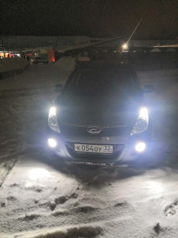 Hyundai_i20_front_lights_tuning -3 (at_night).jpg