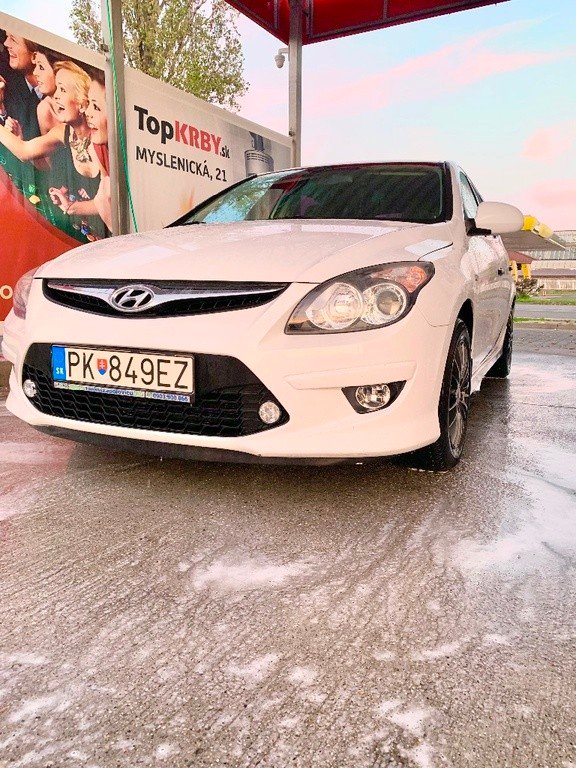 Hyundai_i30_2011_with_add-on_front_lights -3.jpg