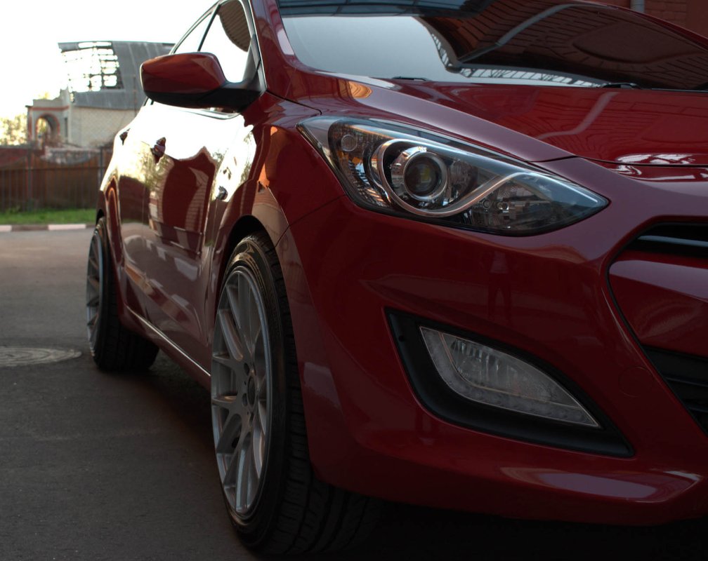 Hyundai_i30_russian_fast_back_pre-2017_with_8,5-9,5x19_on_245-40_R19 -2.jpg