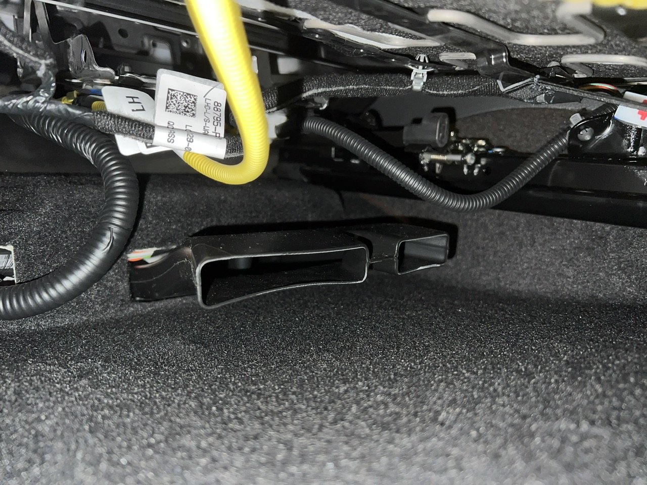 Výdech pod sedadlem