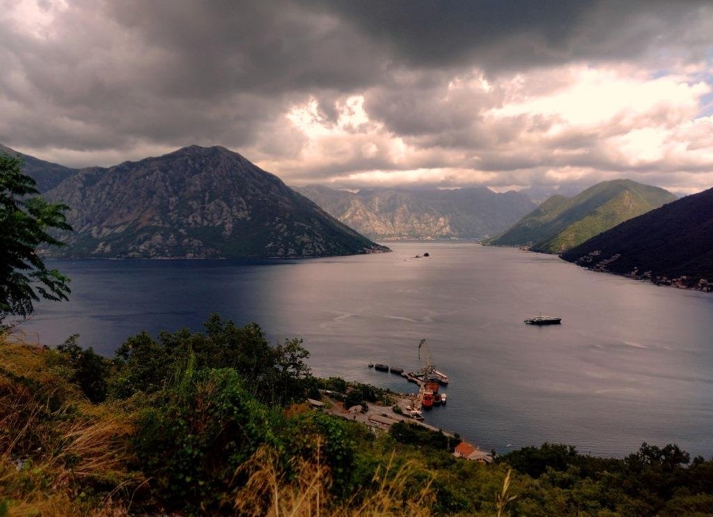 Boka Kotor  - těsně po a těsně před deštěm