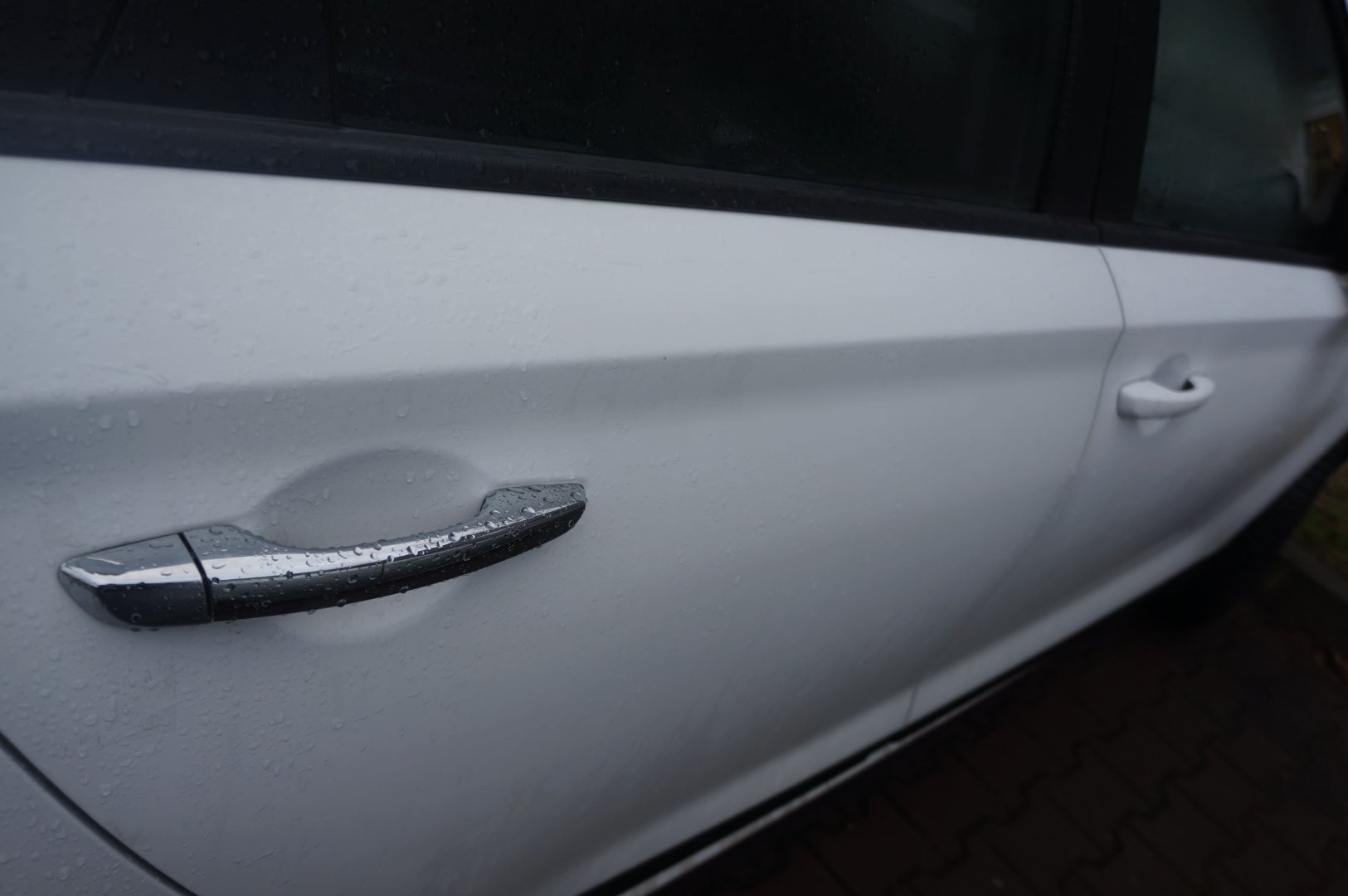 DSC02306 (vnejsi_dily_chromove_82661G4020_kliky_po_montazi_na_i30_PDE).jpg