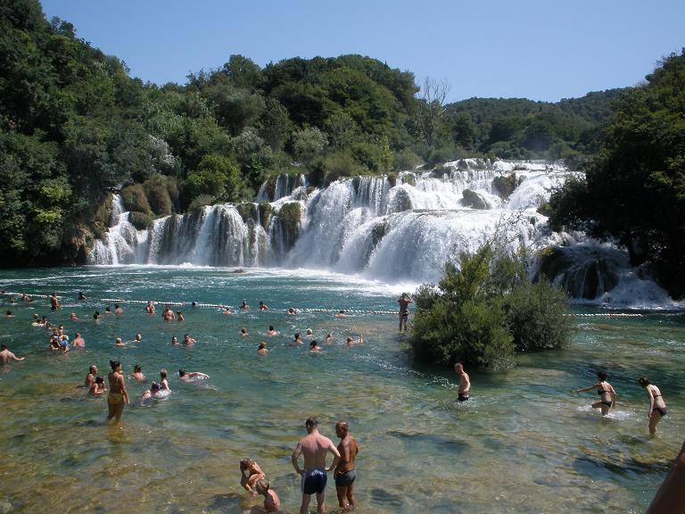 Národní park KRKA...za 90Kun moc krásné podívání + vykoupání, ale pod tím splavem bylo celkem dřina přemoci proud řeky :-D