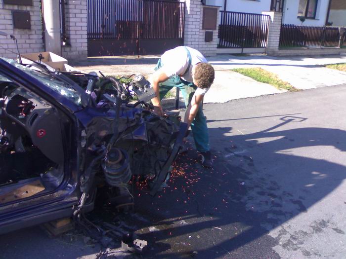 29052007927car1.JPG