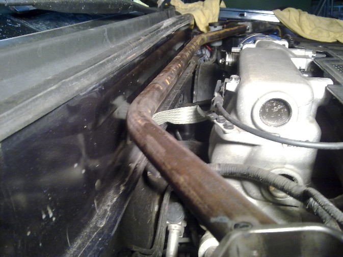 posunutá přední rozpěra pro 2.7 V6