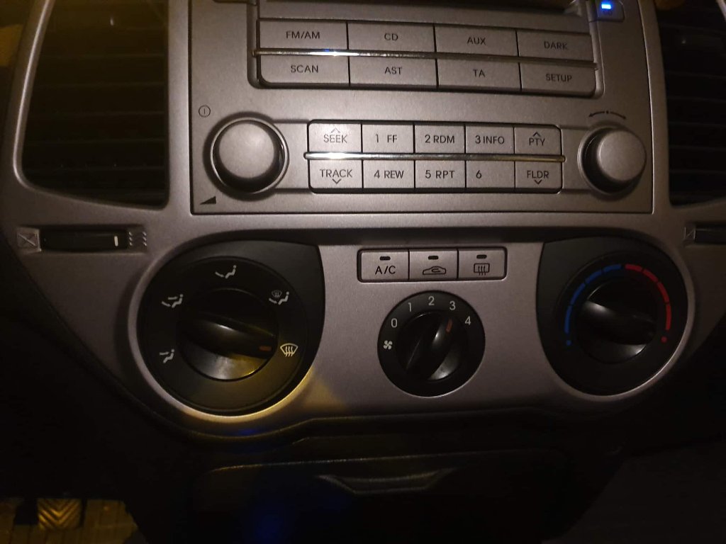 Indikace po nastartování vozu a zapnutí světel.