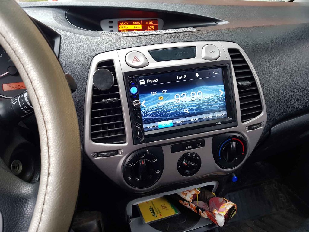 Hyundai_i20_with_Podofo_2-din_android_multimedia_player_7010B &camera -1.jpg