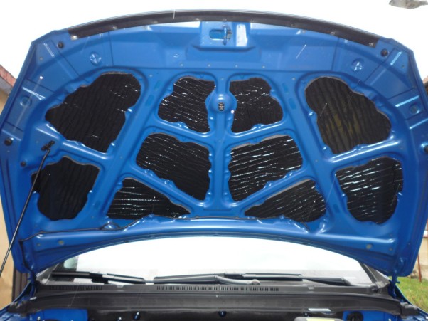 i30 přední kapota izolace 001.jpg