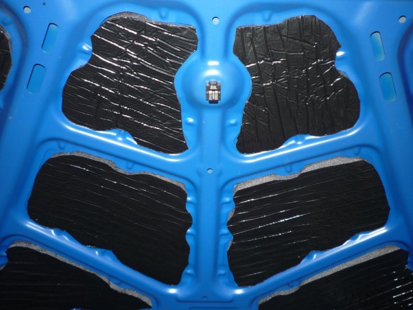 i30 přední kapota izolace 002.jpg